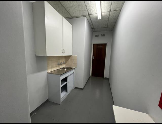 180M² OFFICE TO LET IN STRIJDOMPARK